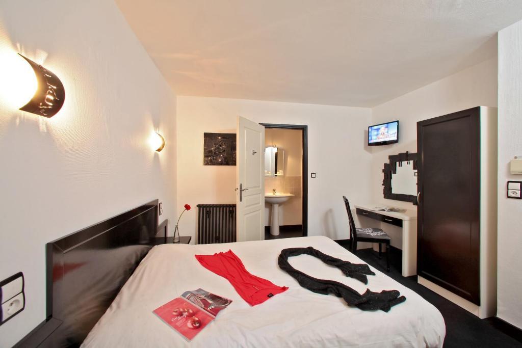 Hotel Le Coin Des Halles Cahors Szoba fotó